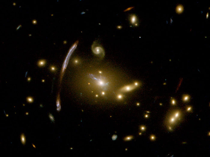 Cometa-Abell-2667 Comet Galaxy